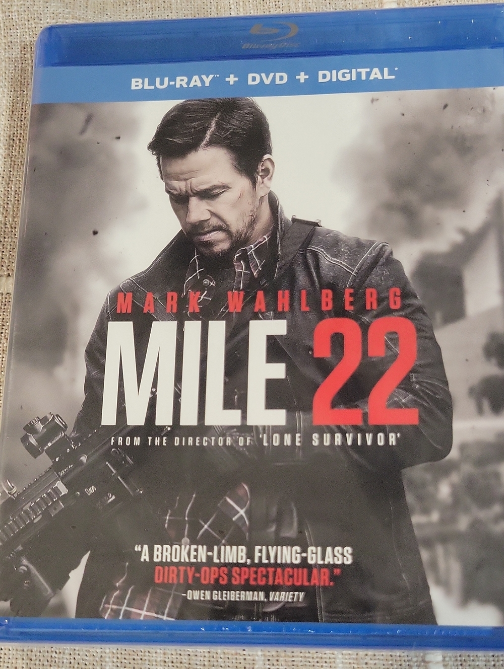 MILE 22 Blu-ray + DVD + Digital - Mark Wahlberg (Black, Blue)